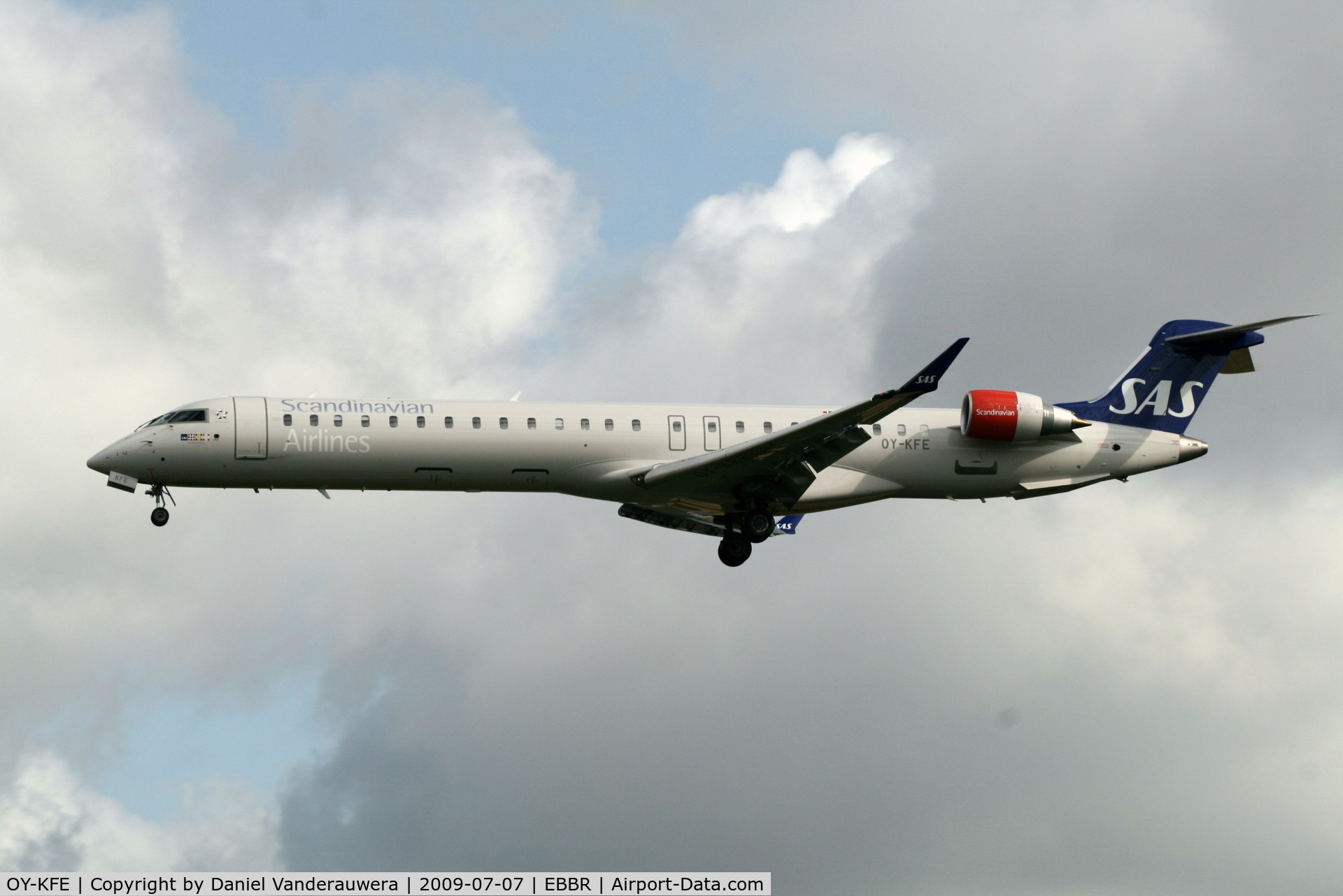 OY-KFE, 2009 Bombardier CRJ-900ER (CL-600-2D24) C/N 15224, arrival of flight SK593 to rwy 25L