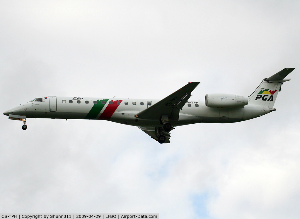 CS-TPH, 1997 Embraer EMB-145EP (ERJ-145EP) C/N 145017, Landing rwy 32L