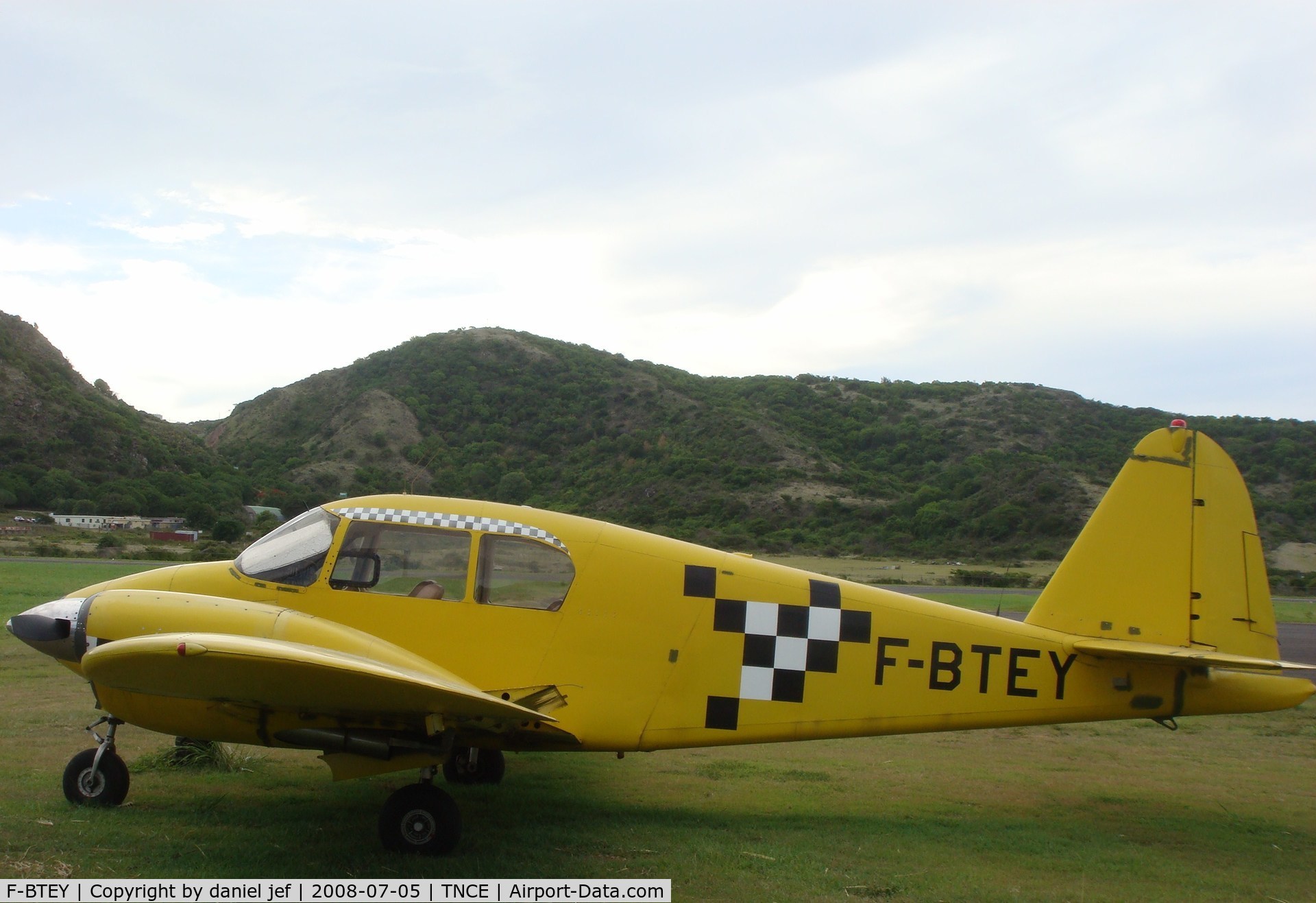 F-BTEY, 1954 Piper PA-23-150 Apache C/N 23-52, park at the ramp