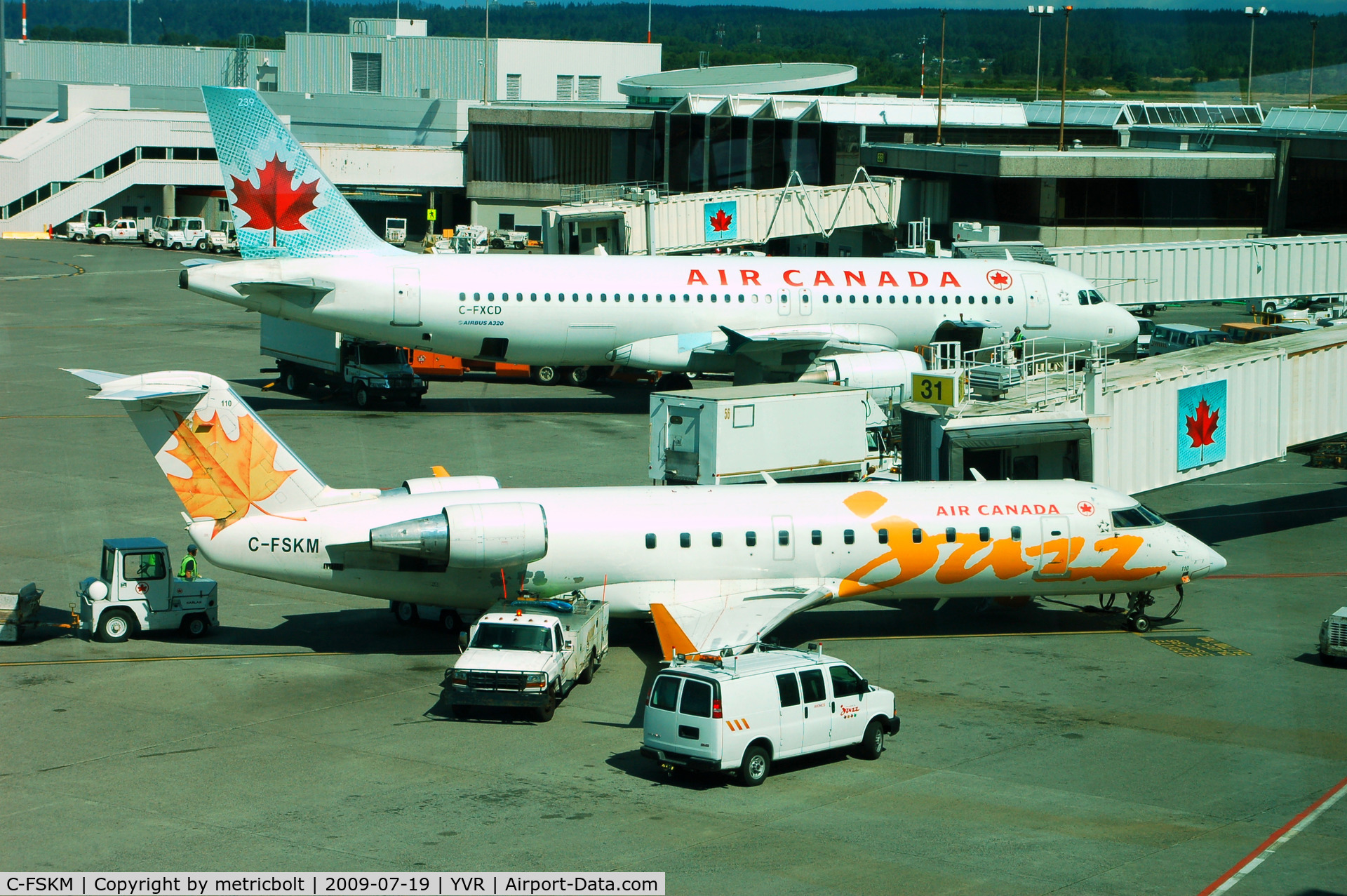 C-FSKM, 1995 Canadair CRJ-100ER (CL-600-2B19) C/N 7071, At YVR