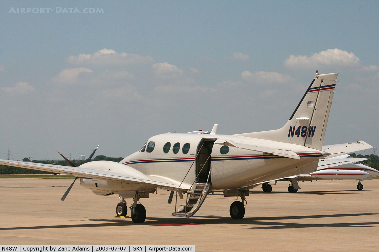 N48W, 1977 Beech E-90 King Air C/N LW-254, At Arlington Municipal