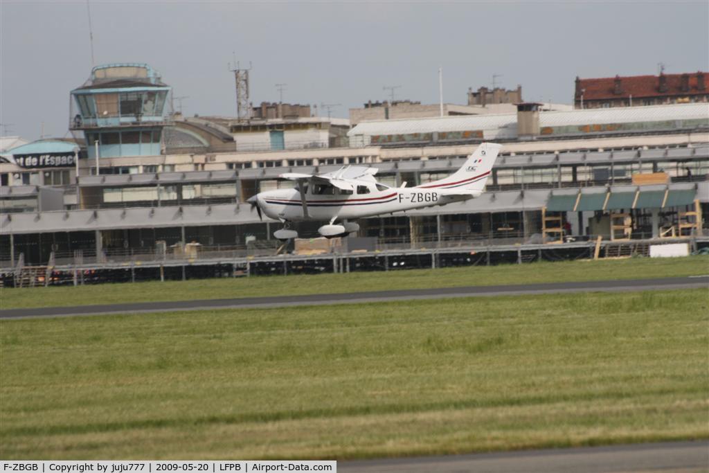 F-ZBGB, Cessna 206H Stationair C/N 20608446, on landing at CDG