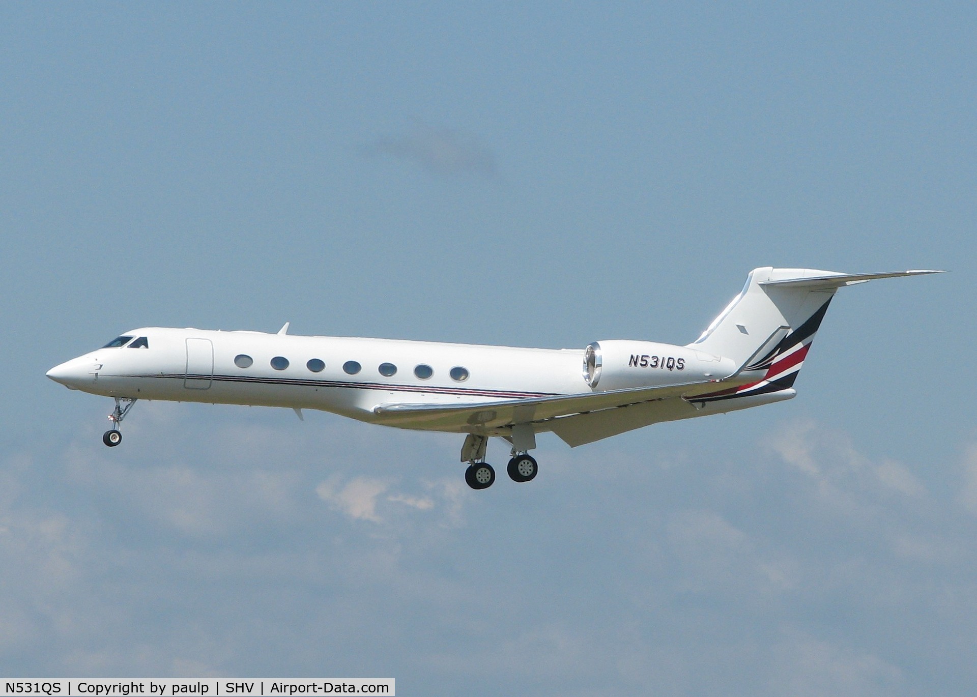N531QS, 2006 Gulfstream Aerospace GV-SP (G550) C/N 5133, Landing on 14 at Shreveport Regional.