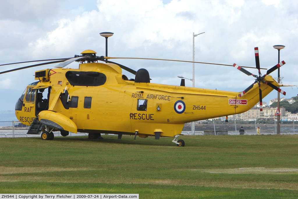 ZH544, Westland Sea King HAR.3A C/N WA1010, Sea King HAR3A on Day 1 of Helidays 2009 at Weston-Super-Mare seafront