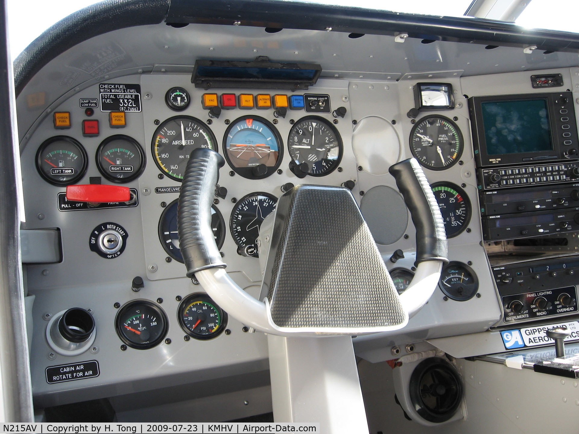 N215AV, 2002 Gippsland GA-8 Airvan C/N GA8-02-015, Cockpit view