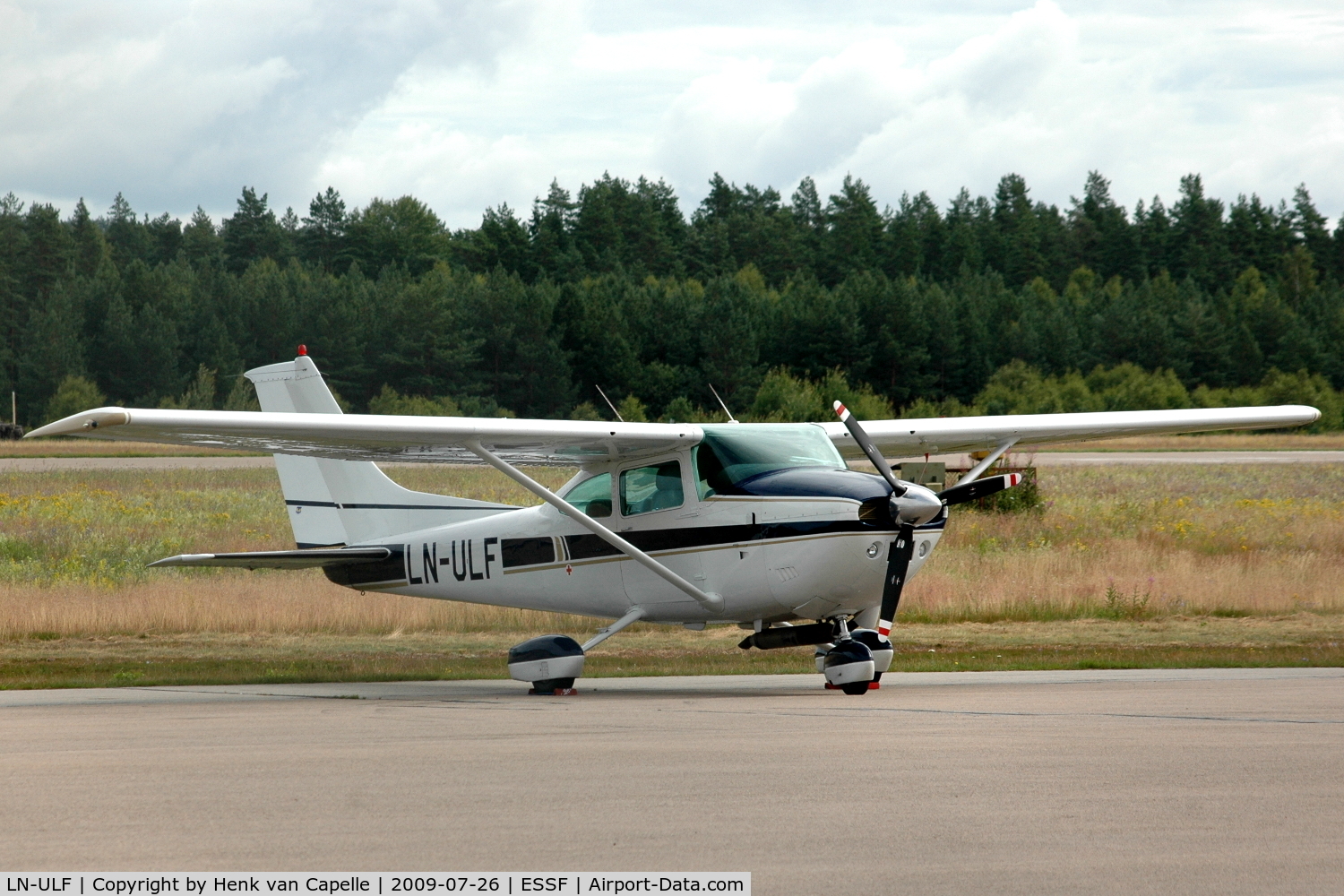 LN-ULF, Cessna 182P Skylane C/N 182-64448, Norwegian Cessna 182P visiting Hultsfred in Sweden.