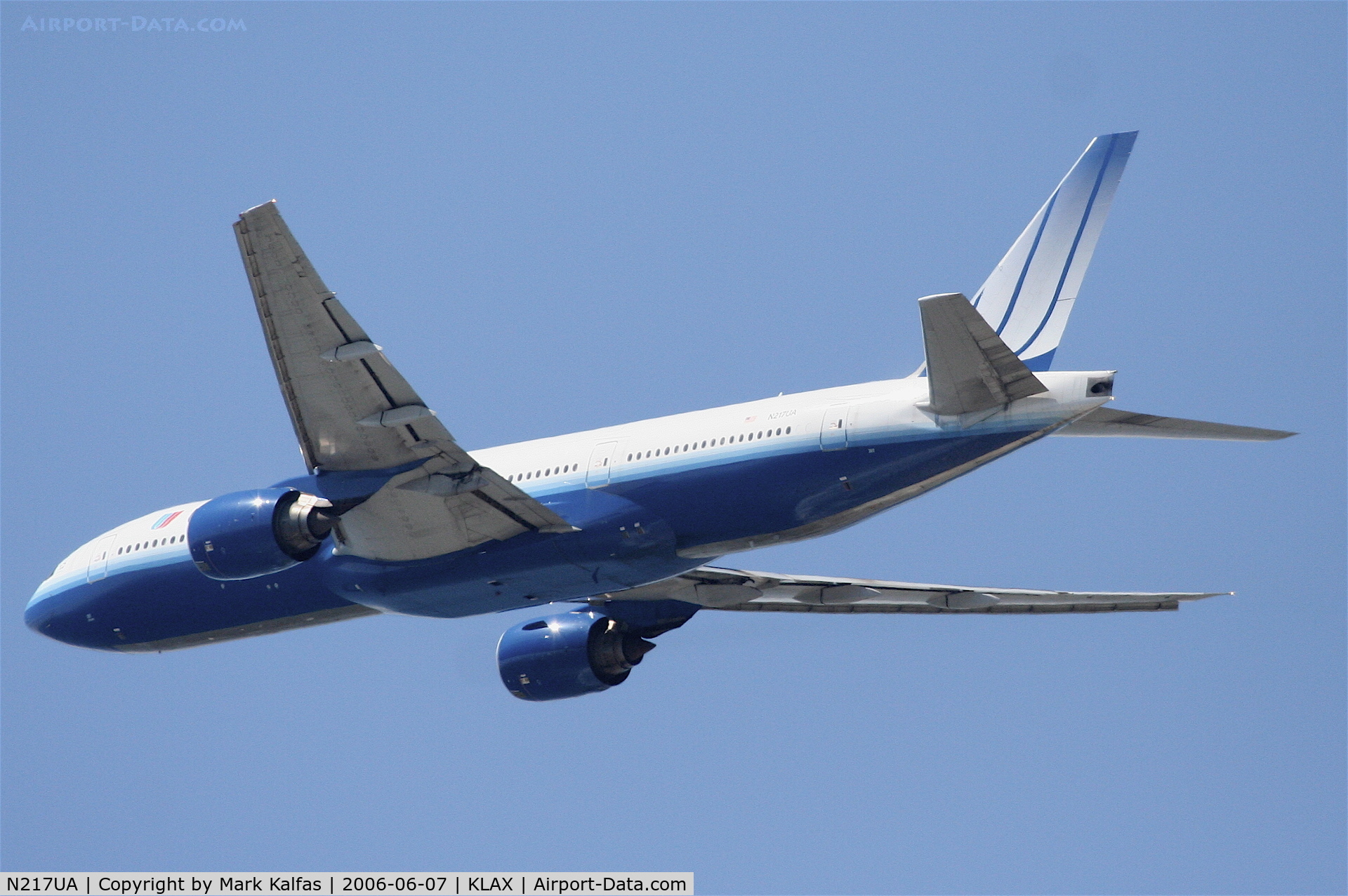 N217UA, 2000 Boeing 777-222 C/N 30550, United Airlines Boeing 777-222, N217UA departing KLAX.