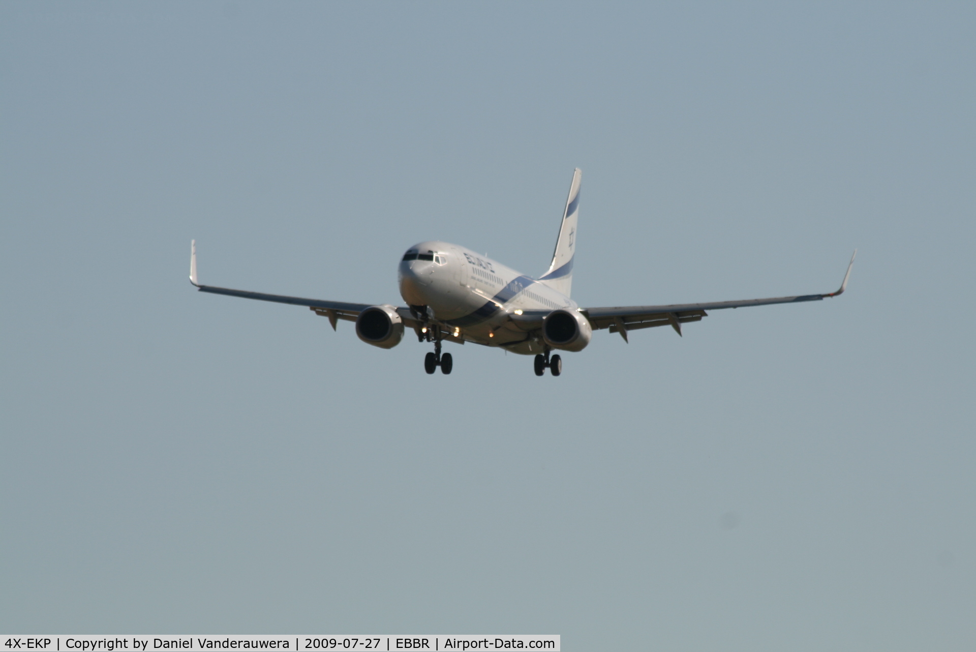 4X-EKP, 2001 Boeing 737-8Q8 C/N 30639, arrival of flight LY331 to rwy 25L