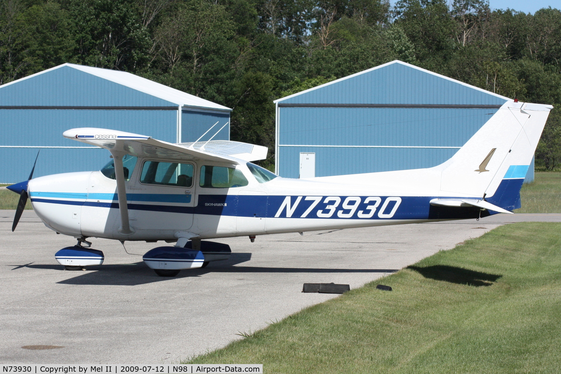 N73930, 1976 Cessna 172N C/N 17267754, Parked