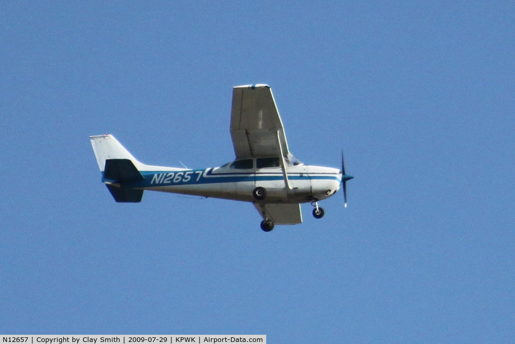 N12657, 1973 Cessna 172M C/N 17262152, Transitioning over Chicago Executive.