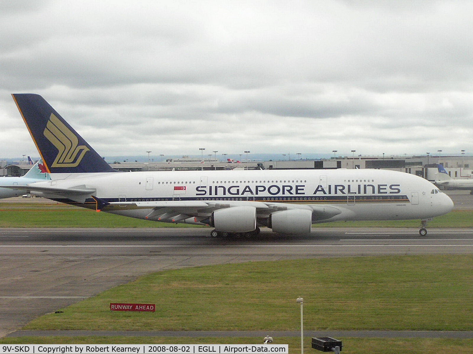 9V-SKD, 2008 Airbus A380-841 C/N 008, Singapore A380 rolling