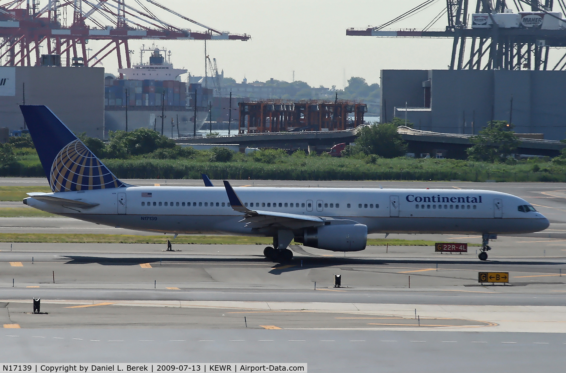 N17139, 2000 Boeing 757-224 C/N 30352, Taxying along at Newark Airport, preparing for another voyage.