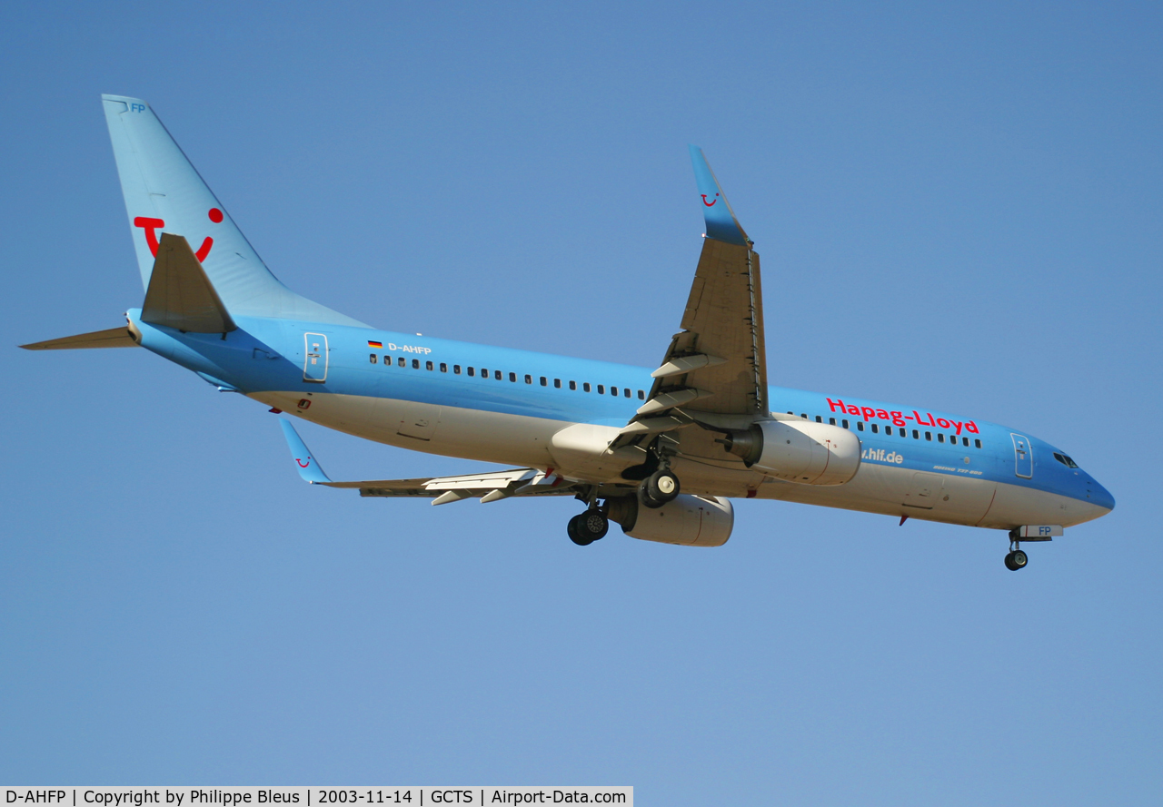 D-AHFP, 2000 Boeing 737-8K5 C/N 27988, Short final rwy 08. Notice color difference between fuselage and tail.