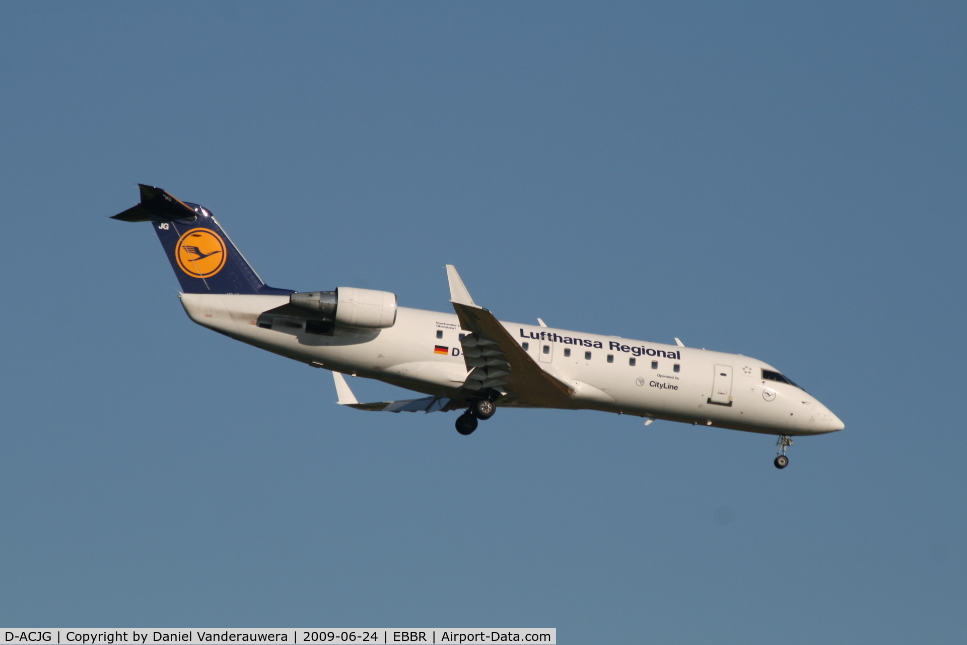 D-ACJG, 1996 Canadair CRJ-100LR (CL-600-2B19) C/N 7220, flight LH4620 is descending to rwy 02