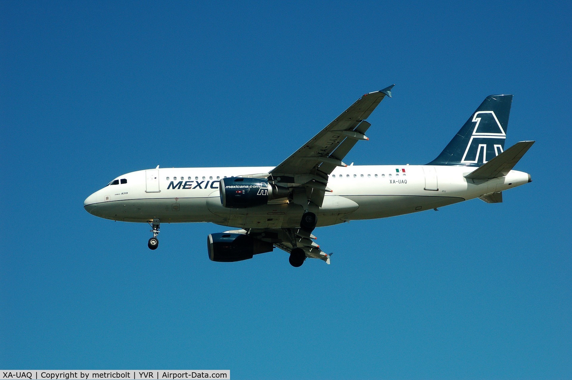 XA-UAQ, 2001 Airbus A319-112 C/N 1598, Landing at YVR