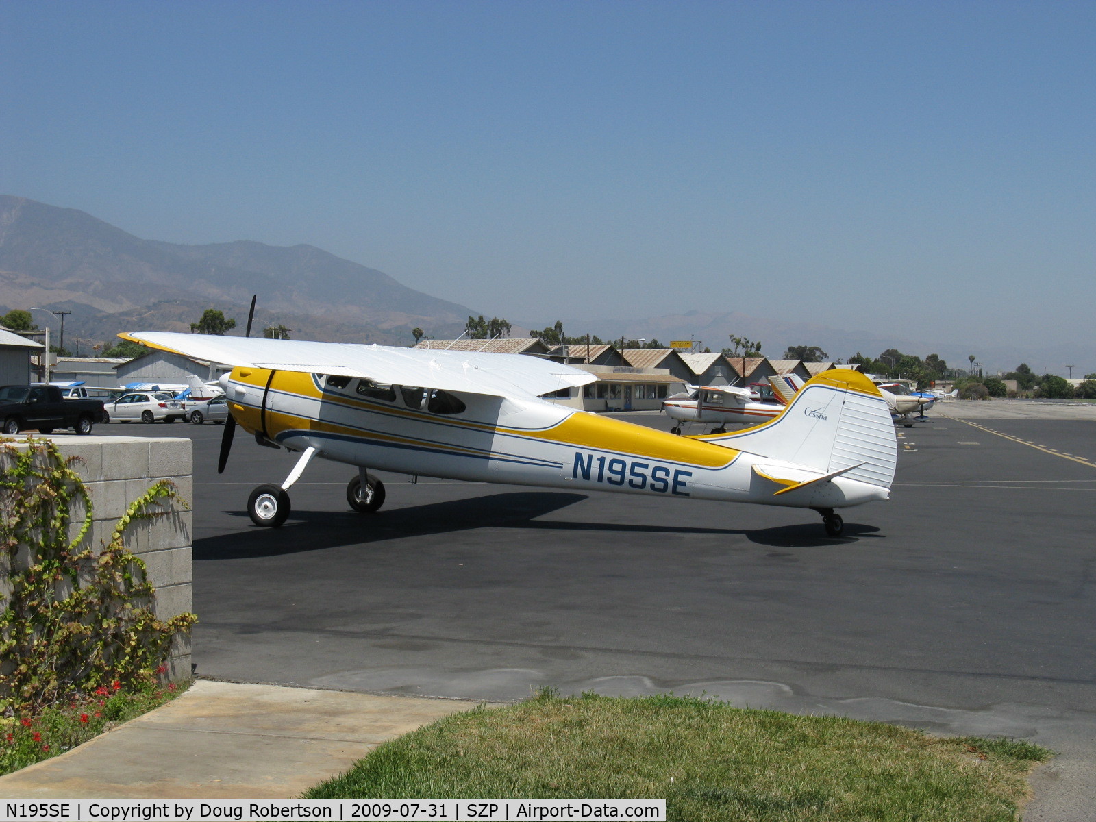 N195SE, 1951 Cessna 195 (U-20A) C/N 7857, Cessna 195 BUSINESSLINER, Jacobs R-755 300 Hp, refueling
