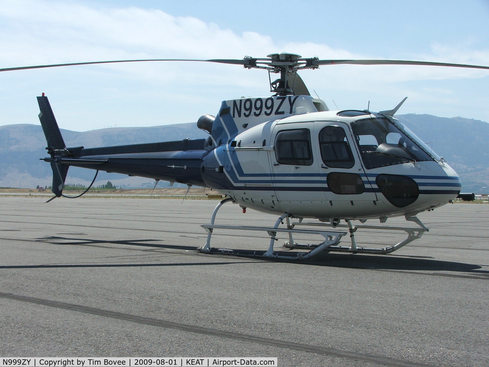 N999ZY, Eurocopter AS-350B-2 Ecureuil Ecureuil C/N 3538, On ramp @ Wings of Wenatchee