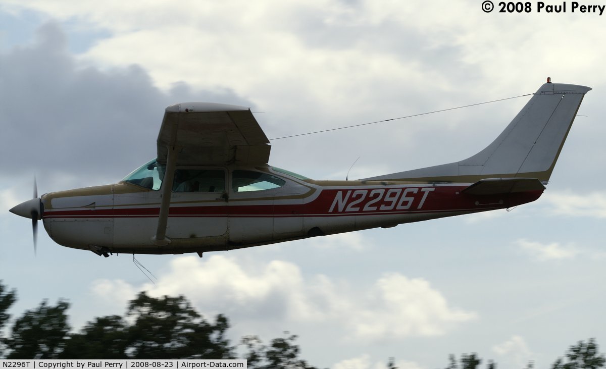 N2296T, 1977 Cessna R182 Skylane RG C/N R18200021, High Speed Pass