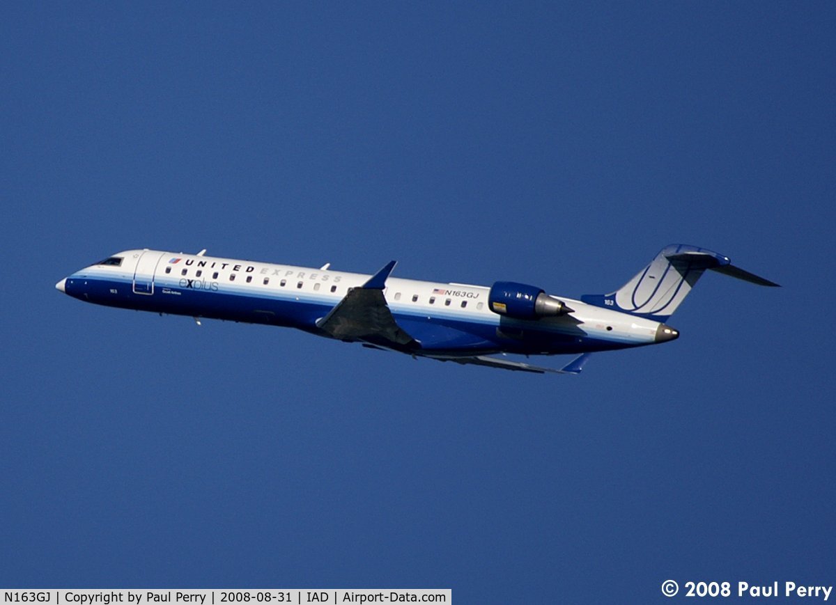 N163GJ, 2006 Bombardier CRJ-702 (CL-600-2C10) Regional Jet C/N 10255, One of the little ones getting on with business