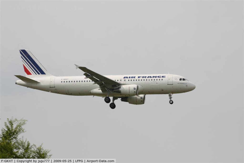 F-GKXT, 2009 Airbus A320-214 C/N 3859, on landing at CDG