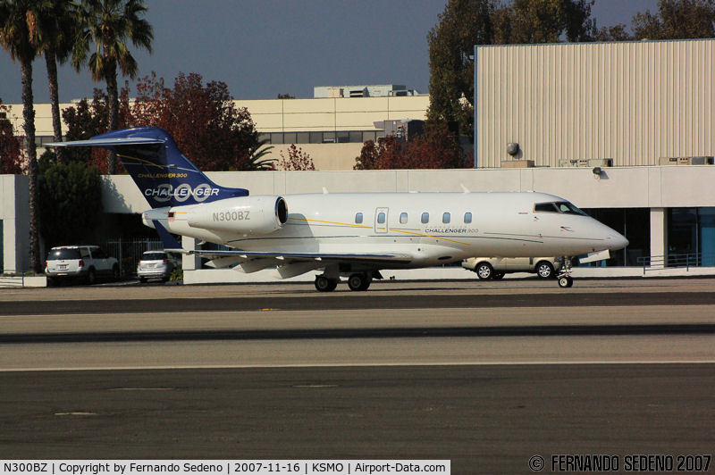 N300BZ, 2004 Bombardier Challenger 300 (BD-100-1A10) C/N 20030, Taxiing for take off.