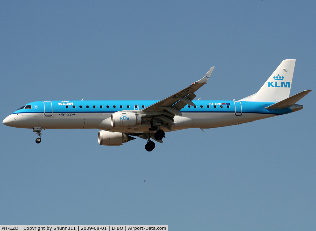 PH-EZD, 2009 Embraer 190LR (ERJ-190-100LR) C/N 19000279, Landing rwy 14L