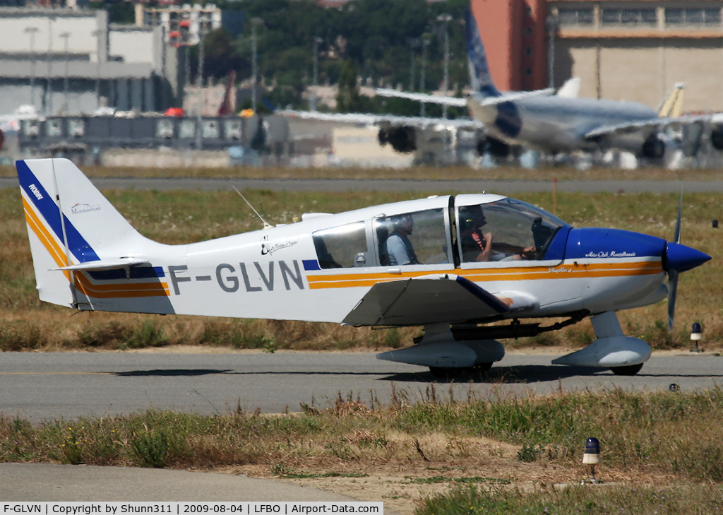 F-GLVN, Robin DR-400-140B Major C/N 2163, Taxiing to the General Aviation area...