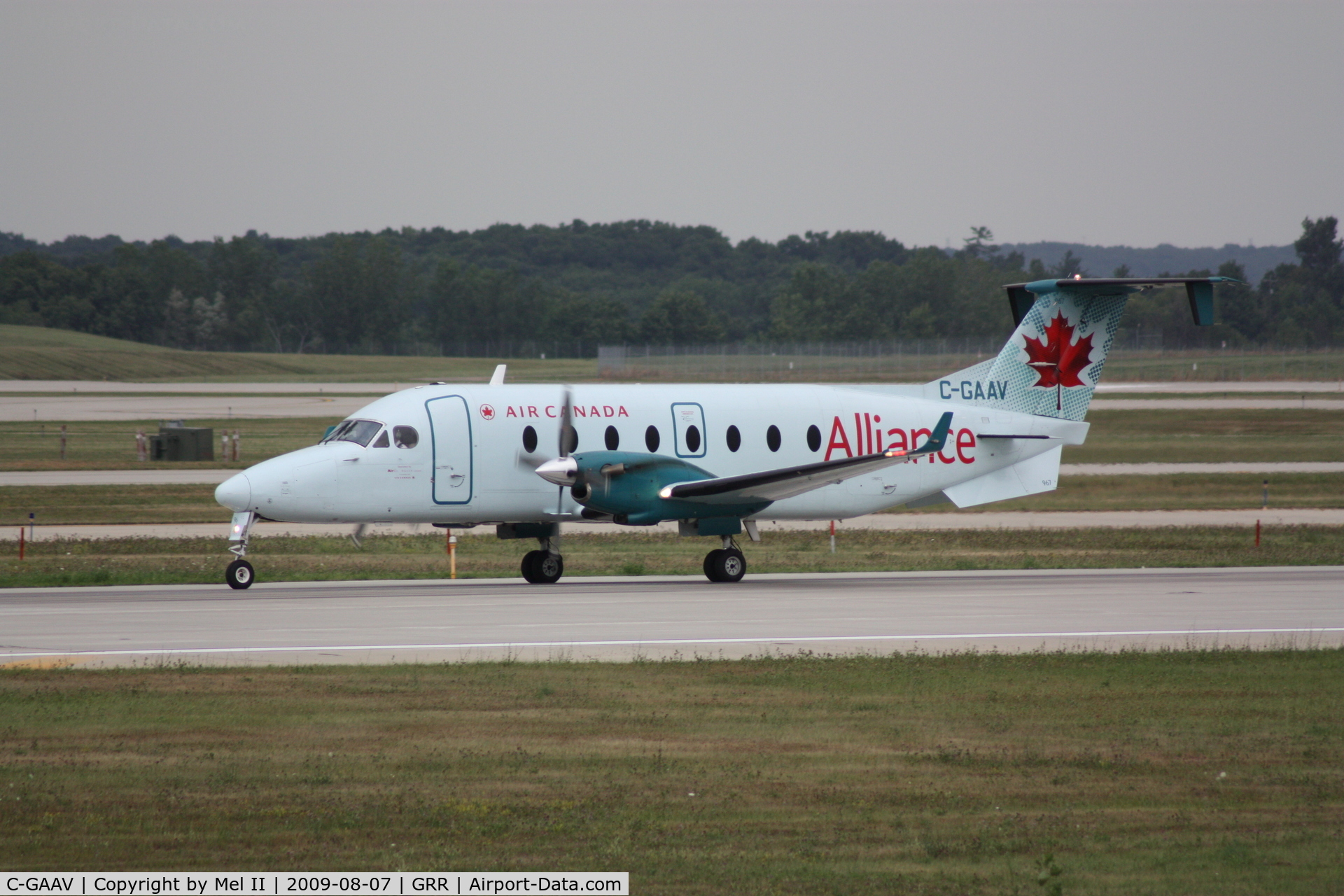 C-GAAV, 1996 Beech 1900D C/N UE-235, GGN7382 - CYYZ-KGRR - Landing RWY 26L