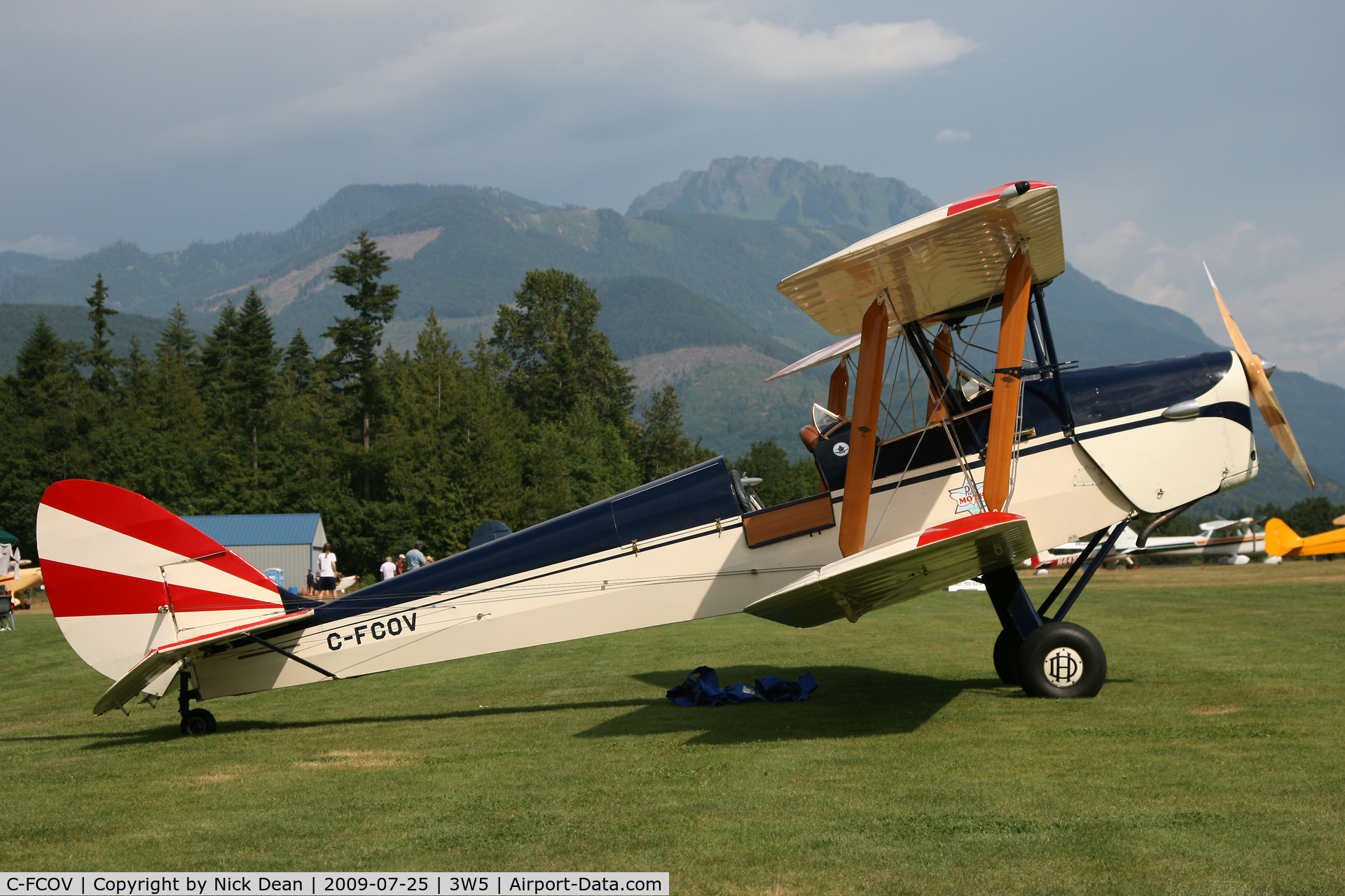 C-FCOV, 1941 De Havilland Canada DH-82C Tiger Moth C/N DHC870, 3W5