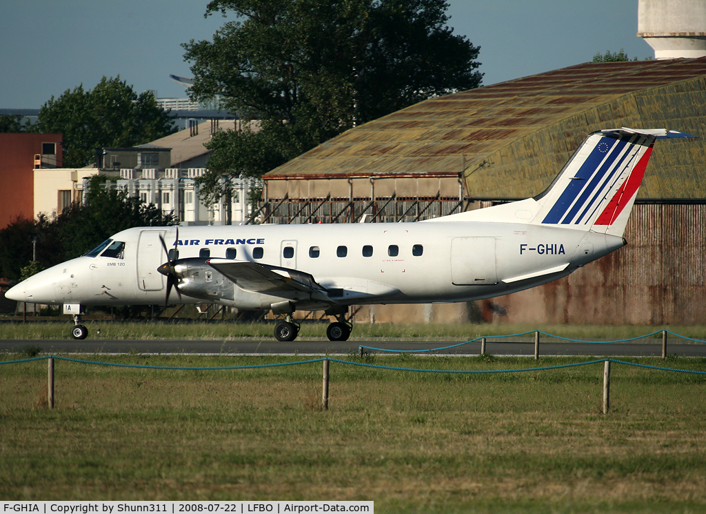 F-GHIA, 1989 Embraer EMB-120ER Brasilia C/N 120154, Ready for take off rwy 32R