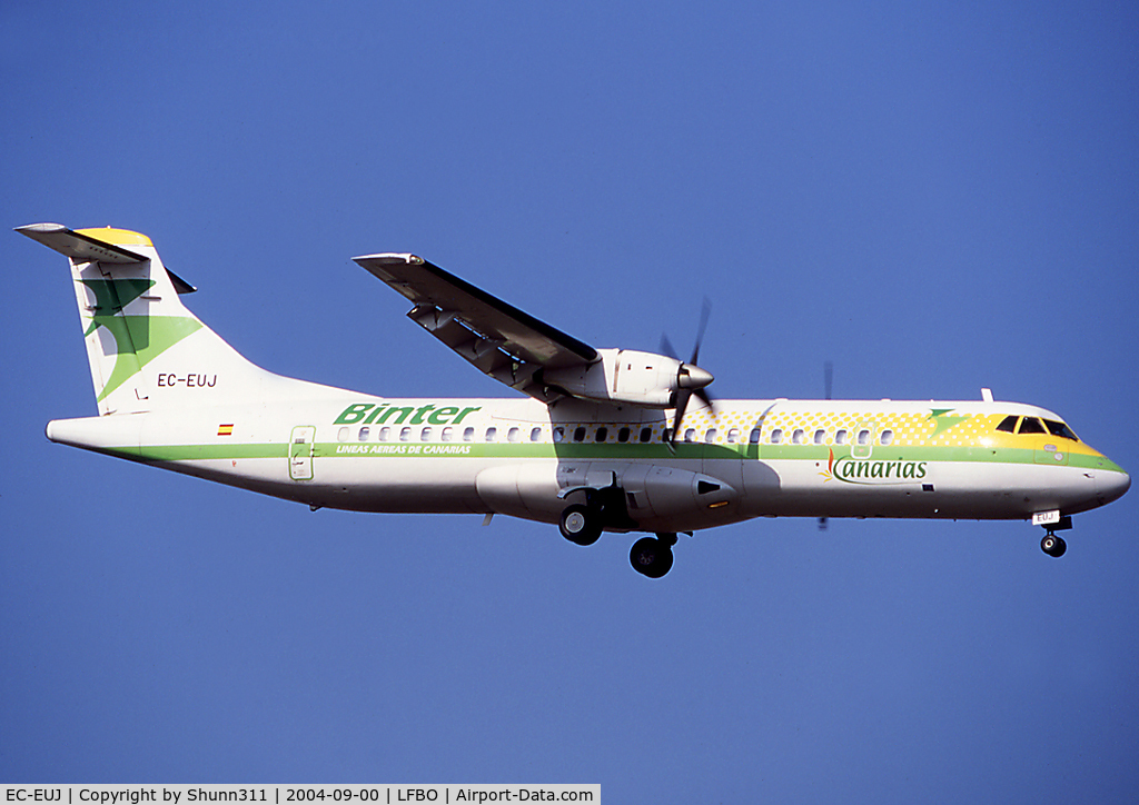 EC-EUJ, 1989 ATR 72-215 C/N 157, Landing rwy 14R