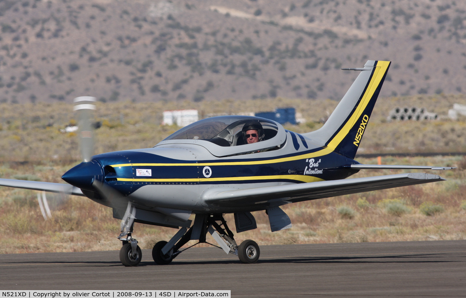 N521XD, 2004 Questair Venture C/N 226, in the heat of Reno