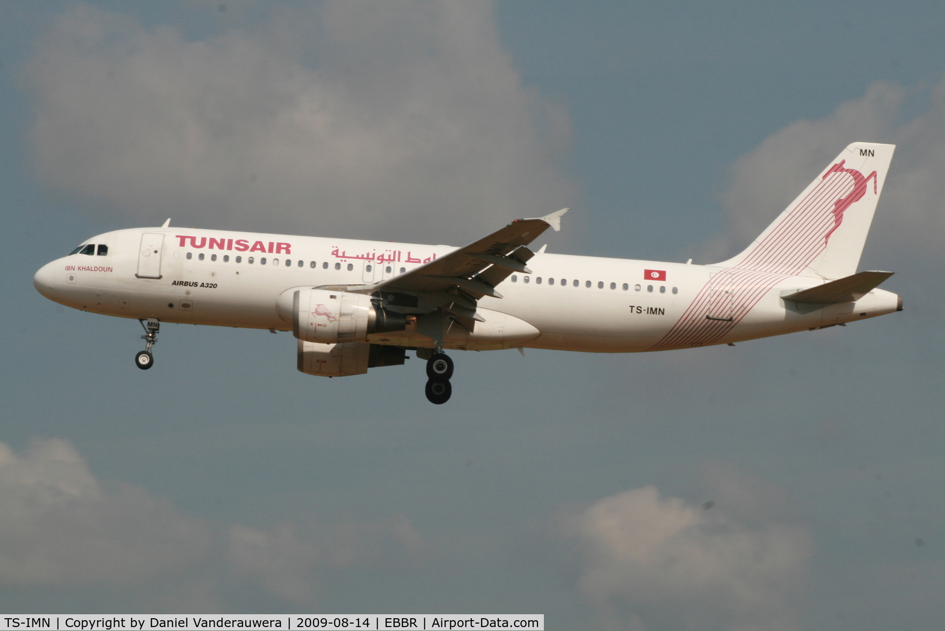 TS-IMN, 2000 Airbus A320-211 C/N 1187, arrival of flight TU788 to rwy 25L