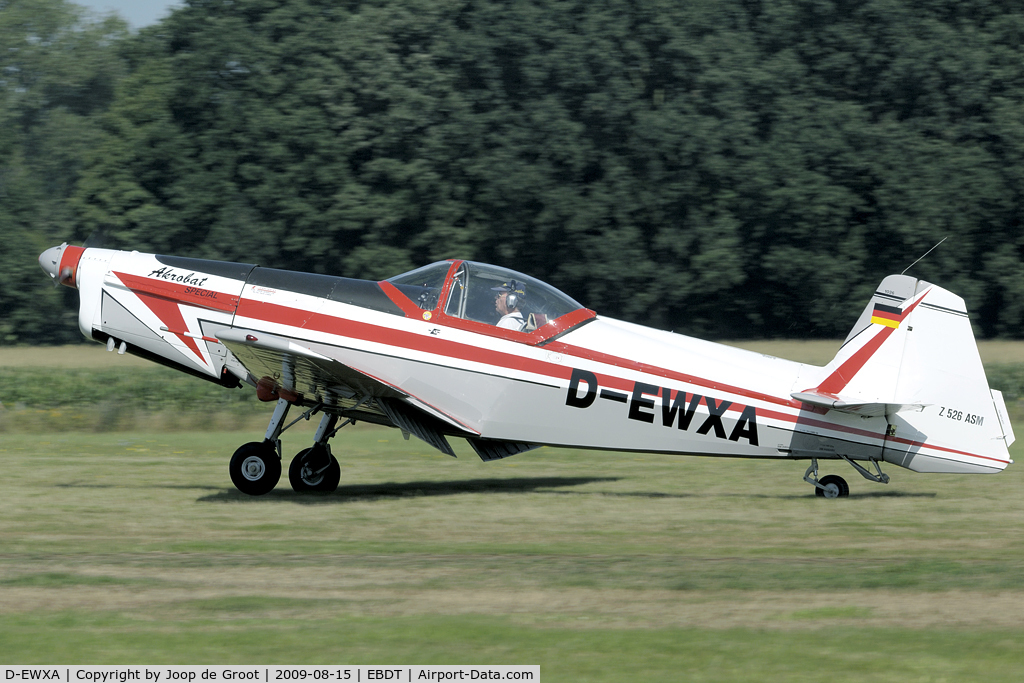 D-EWXA, Zlin Z-526ASM Akrobat C/N 1026, arrival for the old timer fly in.