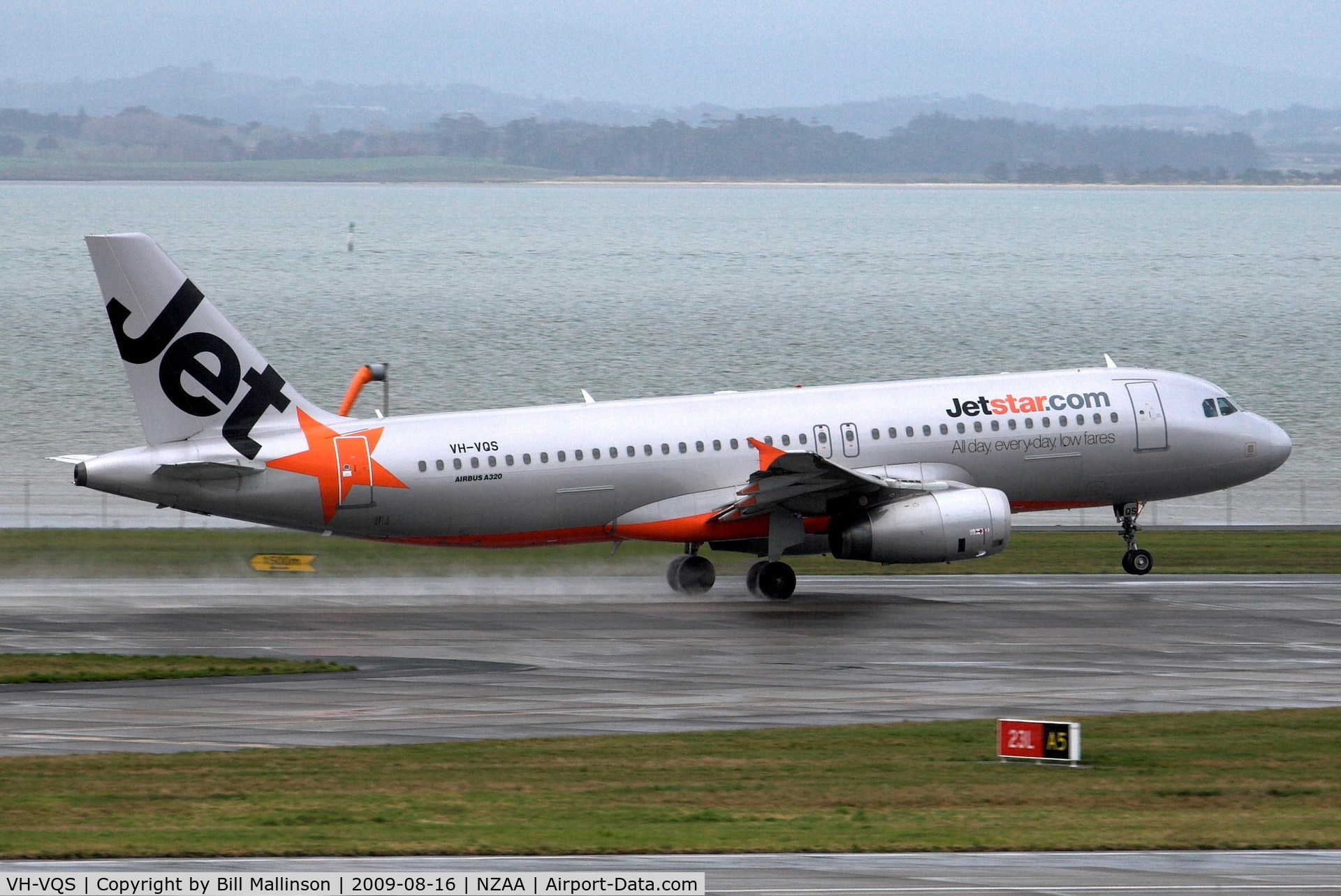 VH-VQS, 2005 Airbus A320-232 C/N 2515, Damn the Auckland weather!