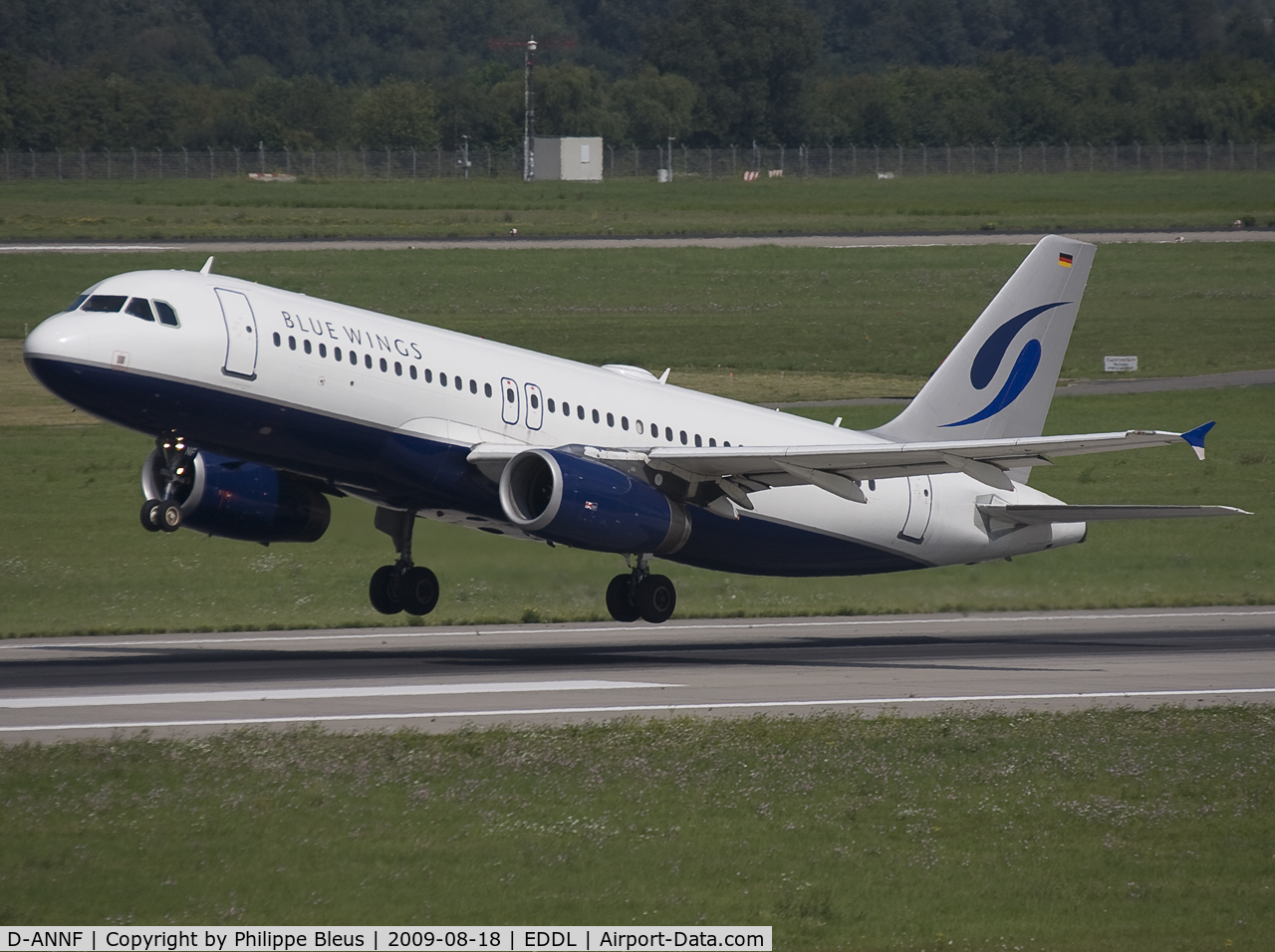 D-ANNF, 2001 Airbus A320-232 C/N 1650, Taking off from rwy 23L.