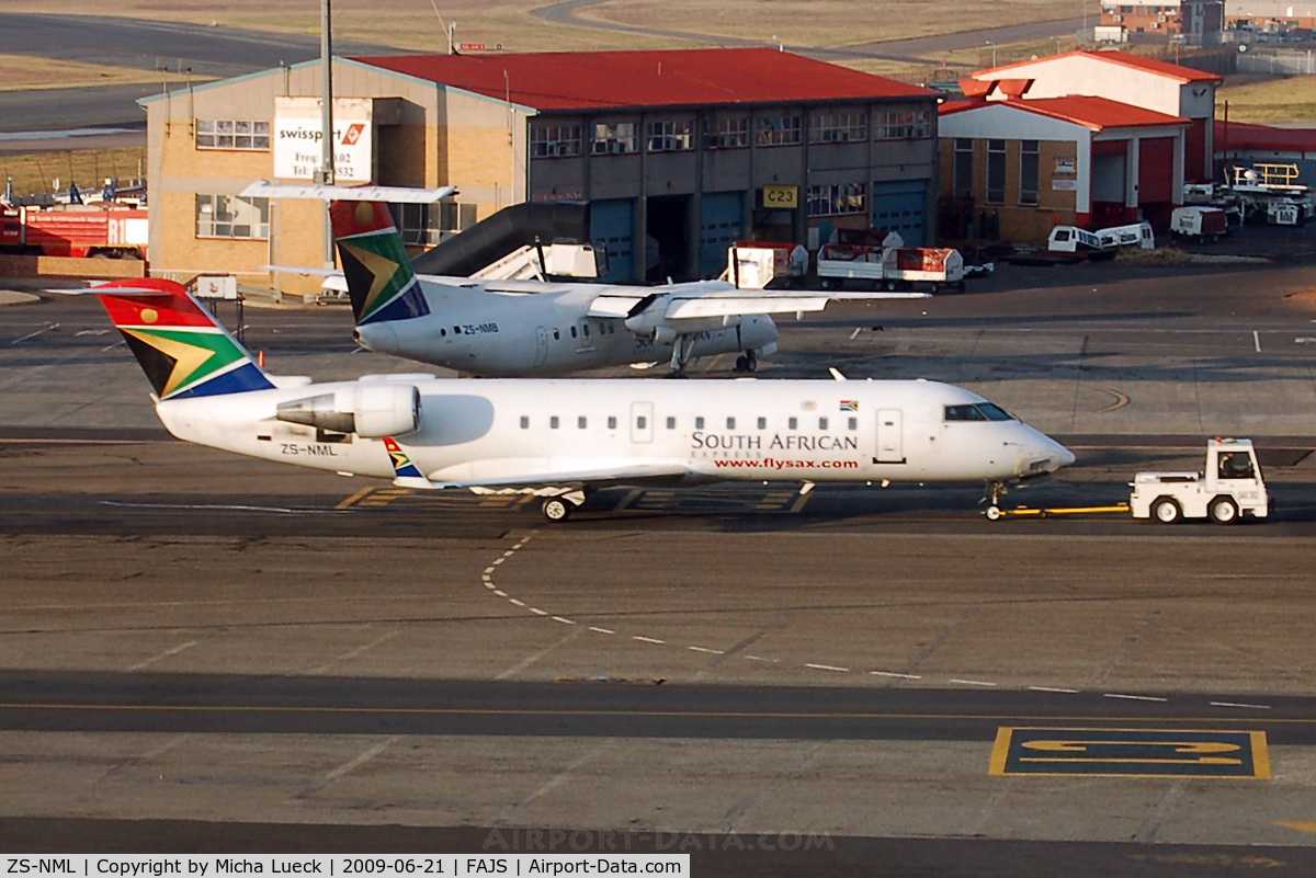 ZS-NML, Canadair CRJ-200ER (CL-600-2B19) C/N 7201, At Jo'burg