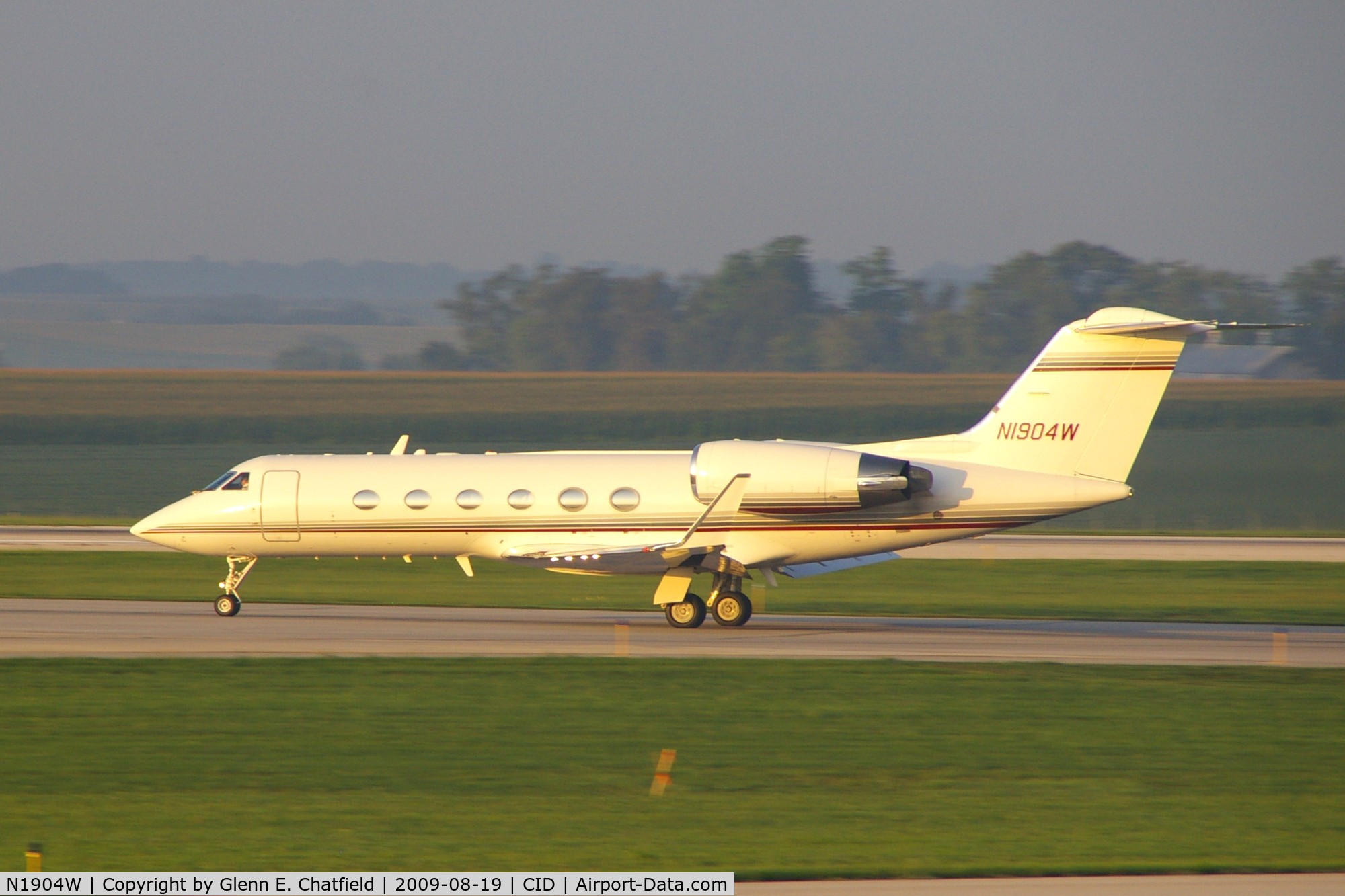N1904W, 1994 Gulfstream Aerospace G-IV SP C/N 1237, Departing Runway 13 early morning