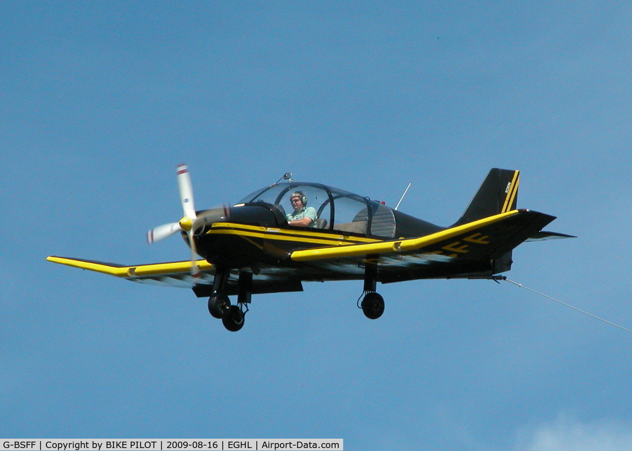 G-BSFF, 1978 Robin DR-400-180R Remorqueur Regent C/N 1295, LASHAM GLIDING SOCIETY TUG RETURNING FOR ANOTHER PICK UP DURING COMPETITIONS AT LASHAM