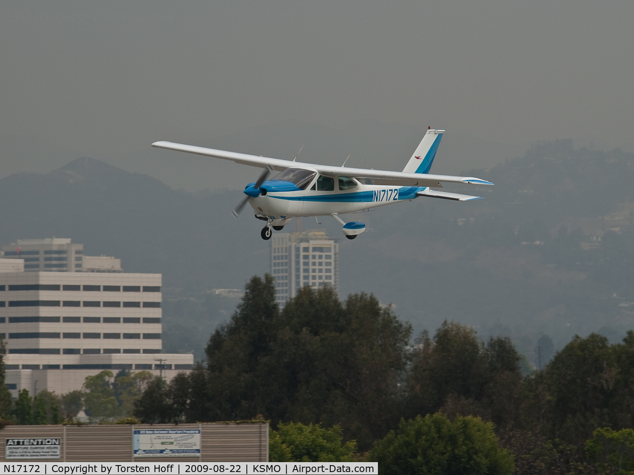 N17172, 1976 Cessna 177B Cardinal C/N 17702508, N17172 arriving on RWY 21