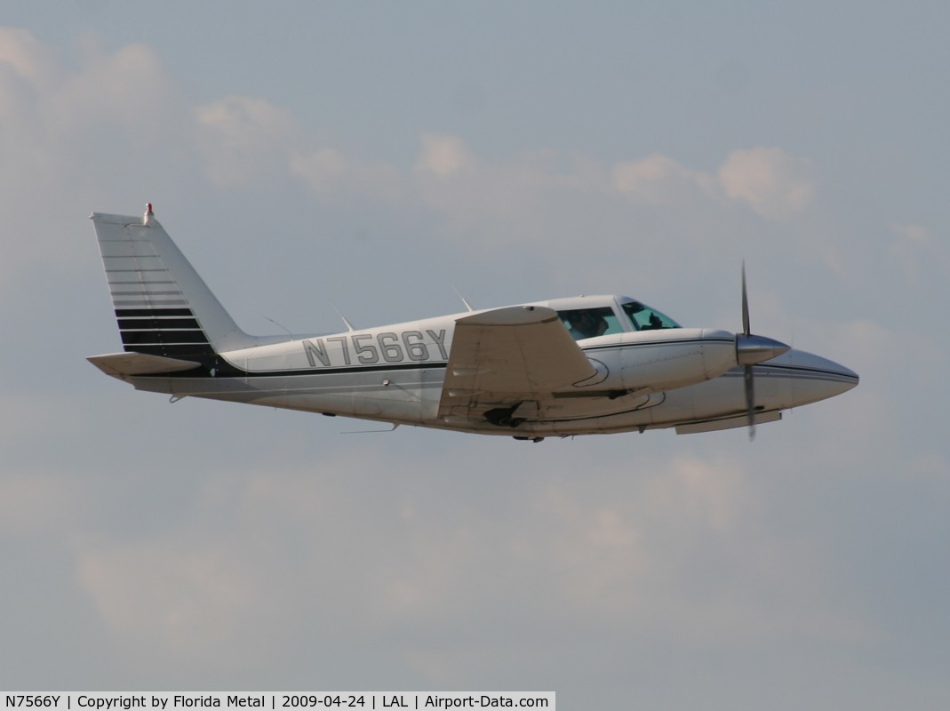 N7566Y, 1964 Piper PA-30-160 Twin Comanche Twin Comanche C/N 30-630, Piper PA-30