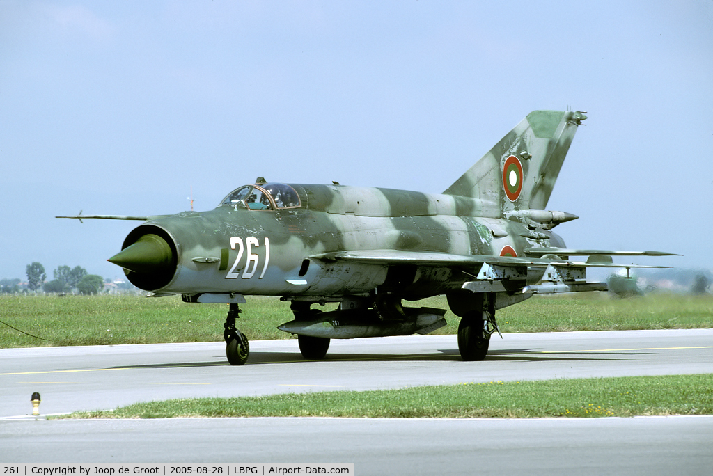 261, Mikoyan-Gurevich MiG-21Bis SAU C/N 75094261, Co-operative Key 2005 participant.