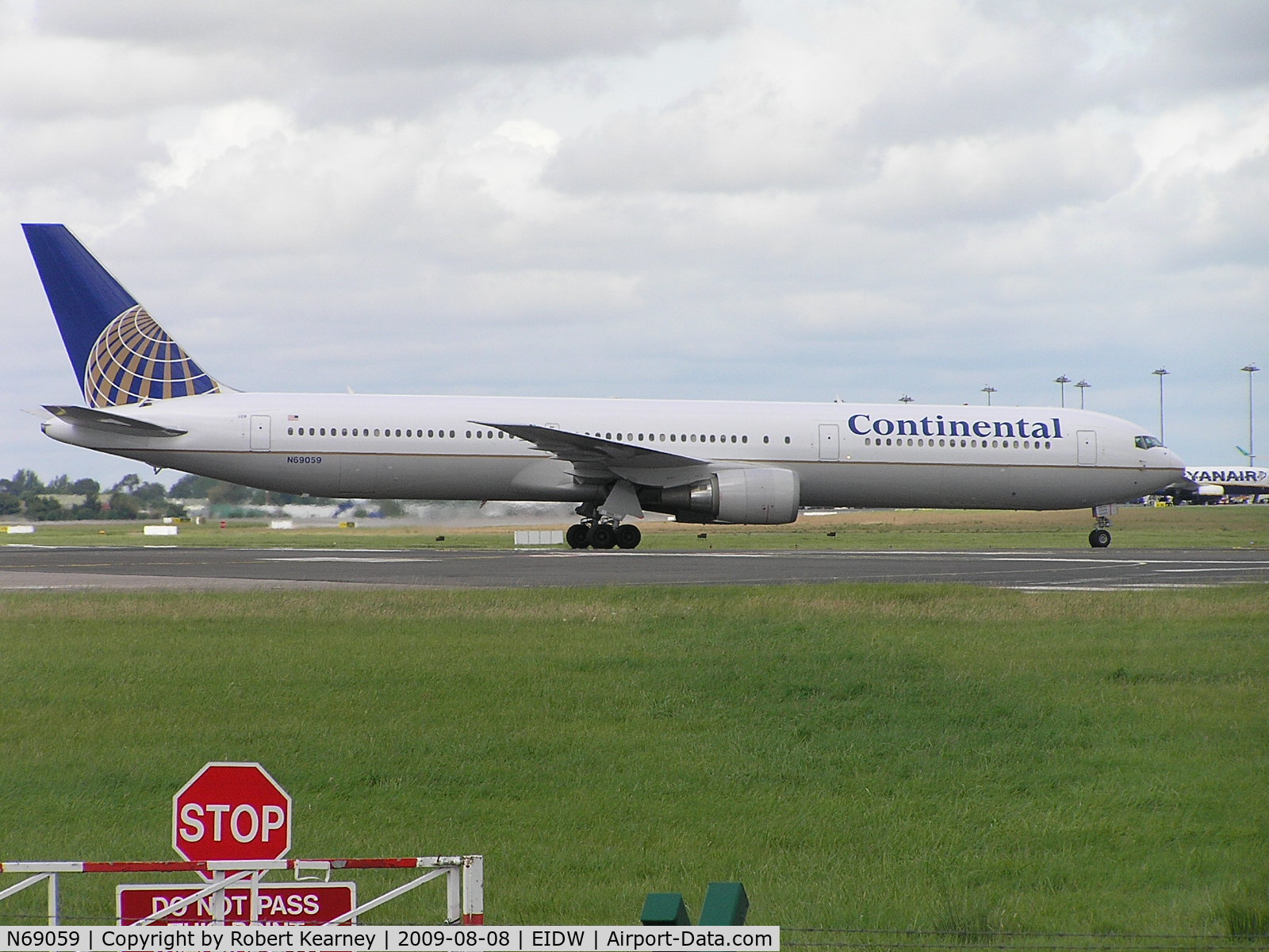 N69059, 2002 Boeing 767-424/ER C/N 29454, Continental going to stand