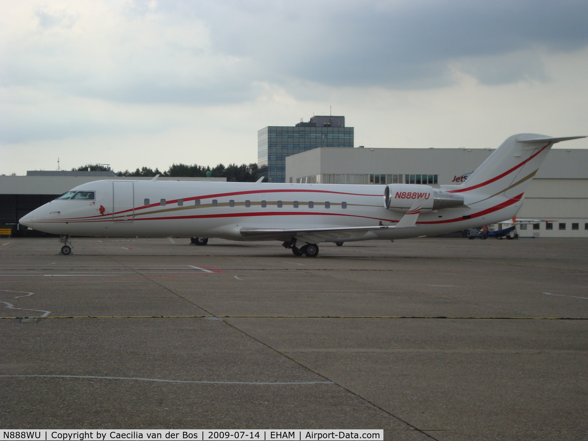 N888WU, 2001 Bombardier CRJ-200ER (CL-600-2B19) C/N 7481, At Schiphol-Oost