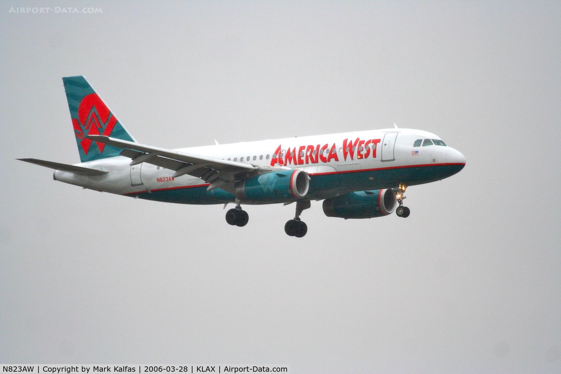 N823AW, 2001 Airbus A319-132 C/N 1463, America West A319-132, N823AW on approach RWY 7R KLAX