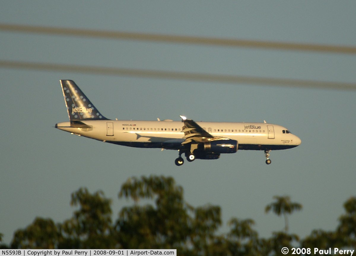 N559JB, 2003 Airbus A320-232 C/N 1917, Sliding down the glidepath to Runway 1 Right