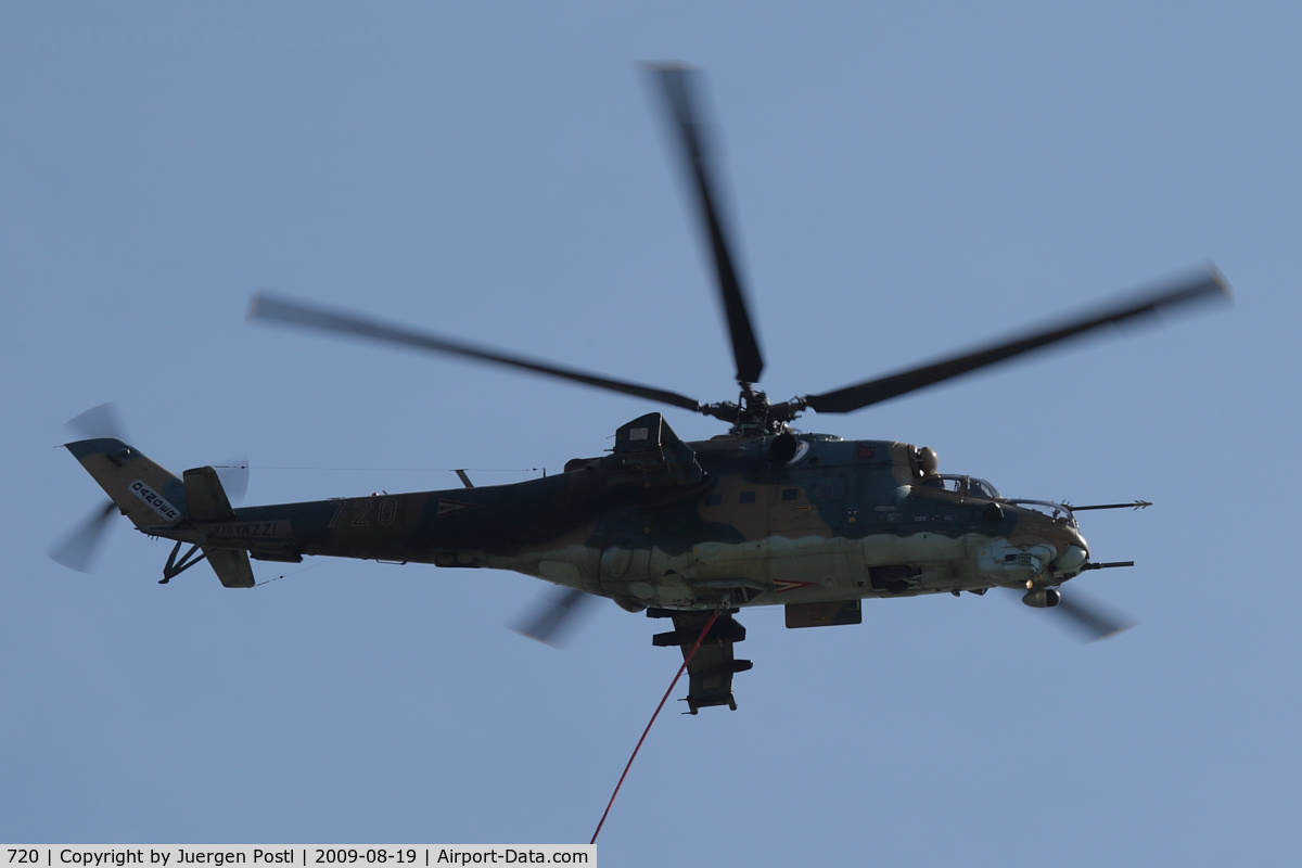 720, 1985 Mil Mi-24V Hind E C/N 220720, Red Bull Air Race Budapest 2009 - Hungary Air Force - Mil Mi-24V