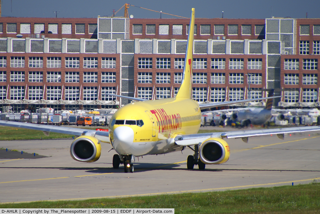 D-AHLR, 2002 Boeing 737-8K5 C/N 32907, Yellow Cab making it´s way to Rwy 18W