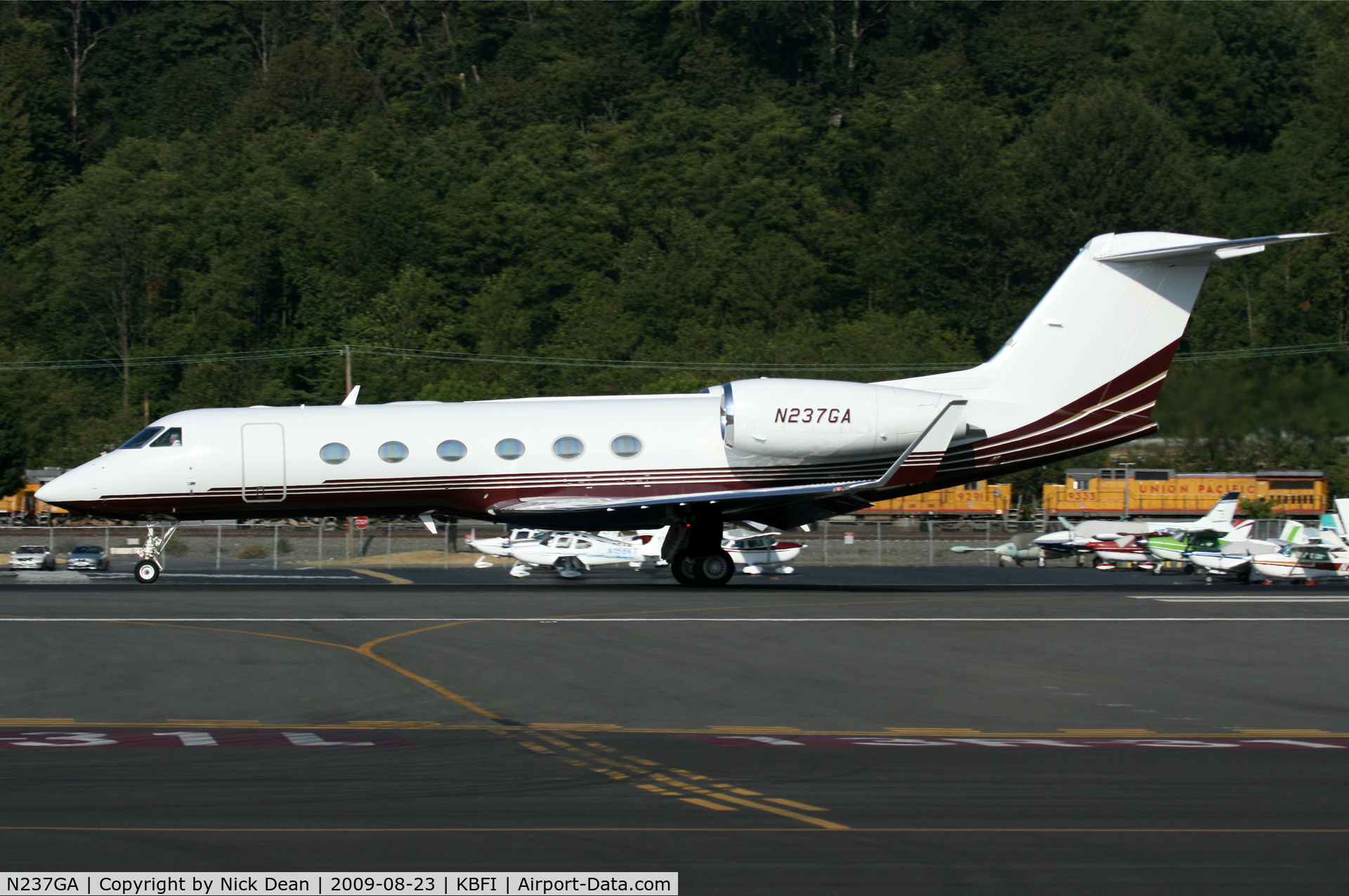 N237GA, 2006 Gulfstream Aerospace GIV-X (G450) C/N 4055, KBFI