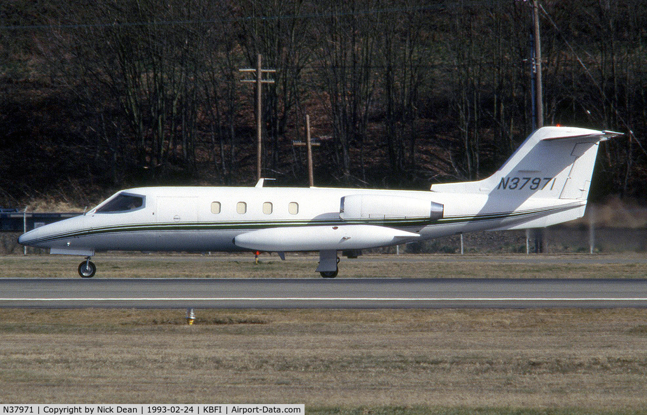 N37971, 1982 Gates Learjet 25D C/N 358, KBFI